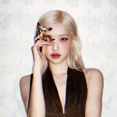 goldenrozie's profile picture
