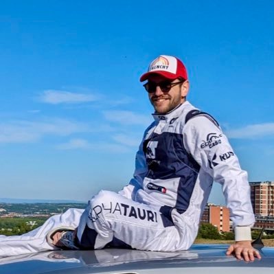 thenakedfamous's profile picture