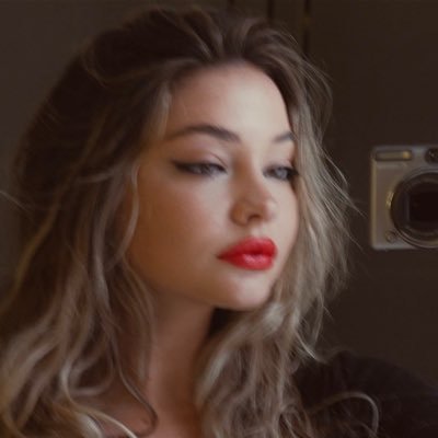 etilletass's profile picture