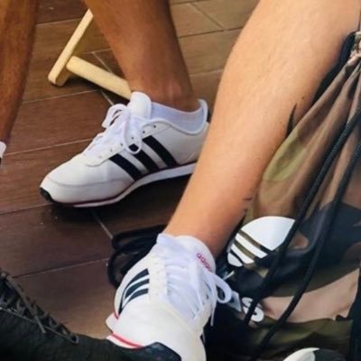 LOVE_SNEAKERS's profile picture