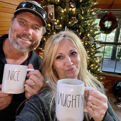 LogHomeMomDad's profile picture