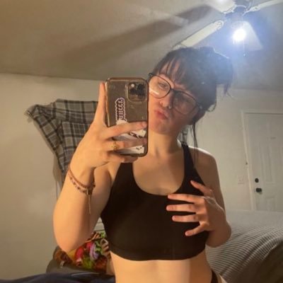 0_0Aaliyah's profile picture