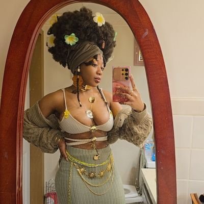 Puny Princess Praise Kink~ 💖👑🐱's profile picture