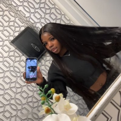 miranevercared's profile picture