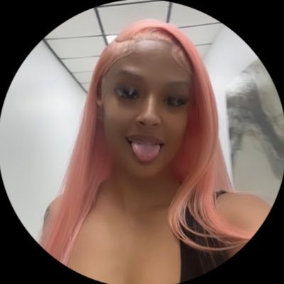 𝓟𝓻𝓮𝓽𝓽𝔂 𝓱𝓪𝔃𝓮𝓵💦's profile picture