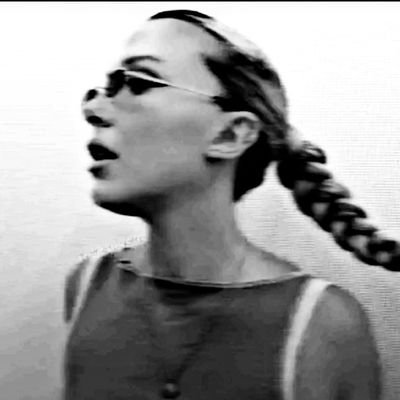 t.'s profile picture