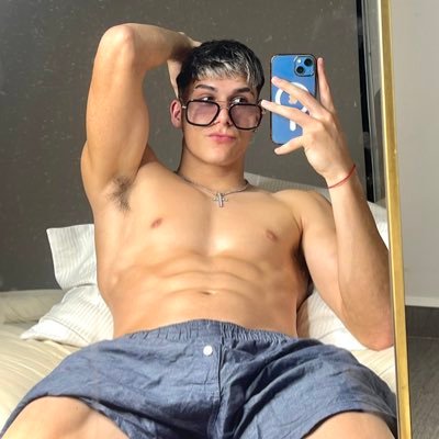 N I C O's profile picture