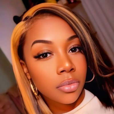 KirstenAyonne's profile picture