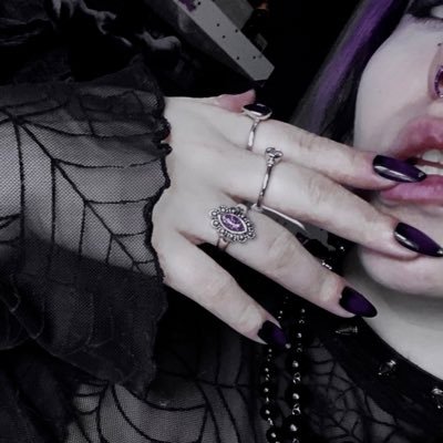 Goddess Olivia💜🦇FINDOM's profile picture