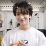 dì : ) | waiting joshua hong selca with specs‼️💗 的头像