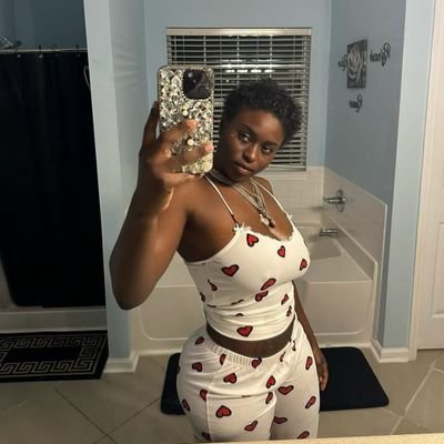 realjenisehart's profile picture