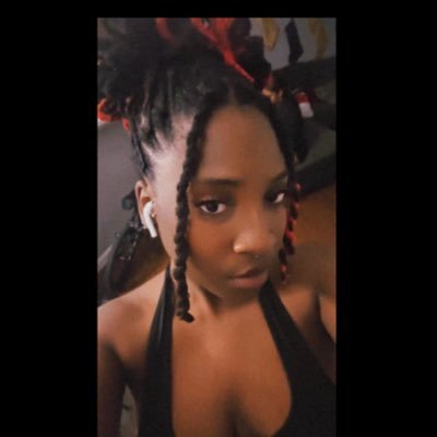 YA FAV LESBIAN's profile picture