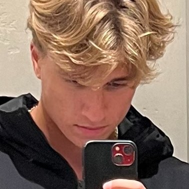 sasha birukoff's profile picture