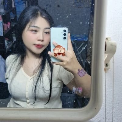 Y.🐰🍭's profile picture