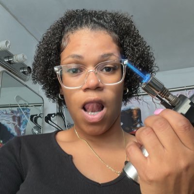 izzy 😮‍💨's profile picture