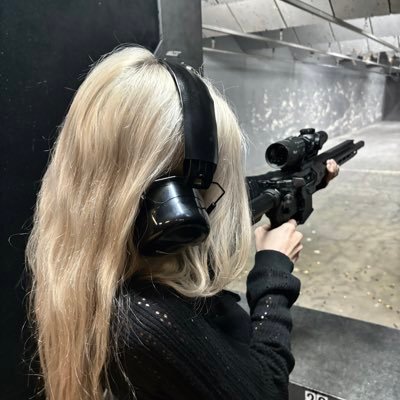 r's profile picture