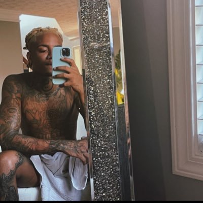TattedLoverBOY🪐's profile picture