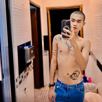Vee moon's profile picture