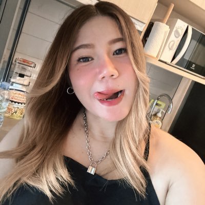 N..𝕟𝕦𝕥 ☻'s profile picture