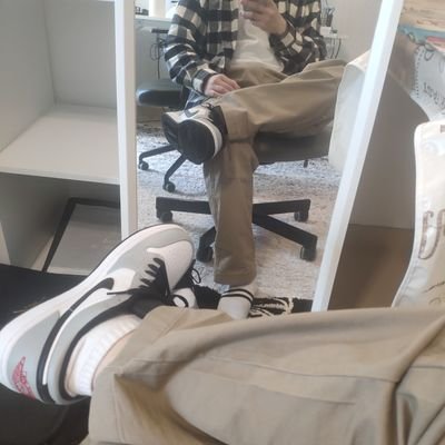 修狗跪下's profile picture