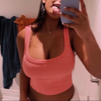 Emily Sant🥥's profile picture