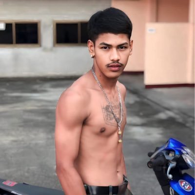 ไม่มีหรอกเงินแสน มีแต่คว..เท่าแขนจะเอามั้ย's profile picture