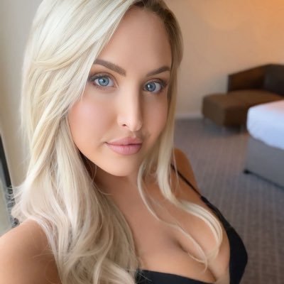 Emma Louise Jones (Fanpage)'s profile picture
