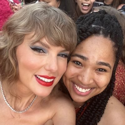 mo0nandsaturn's profile picture