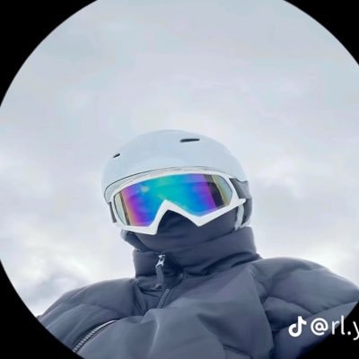 charlie👀's profile picture
