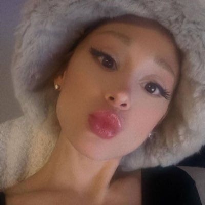 charlie ⋆。°✩'s profile picture