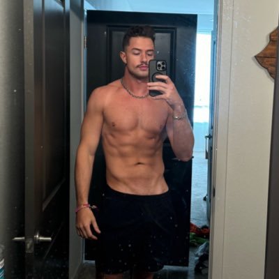 j's profile picture