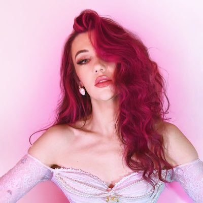 jessiepaege's profile picture