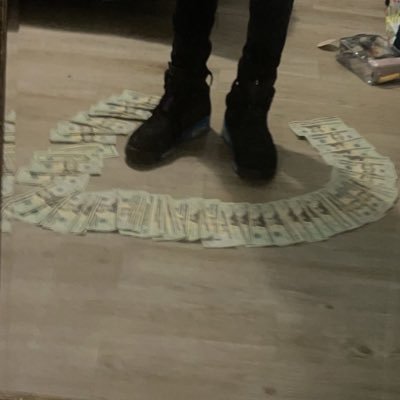 _up100's profile picture