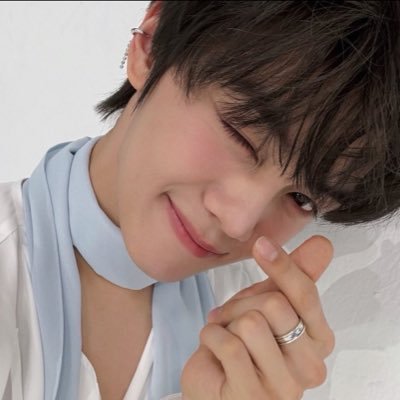 cosmicgyuvin's profile picture