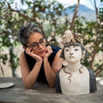 Tania Morales (ella) 💜💚💖's profile picture