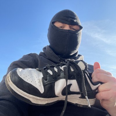 into_sneaks's profile picture