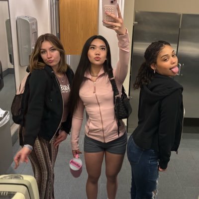 brat house's profile picture