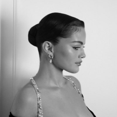 best of selena gomez's profile picture
