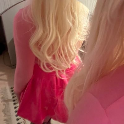 JuliaPinkDoll's profile picture