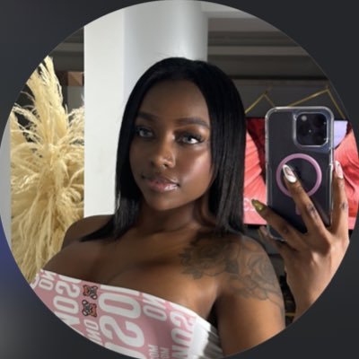 Liz Holguin's profile picture