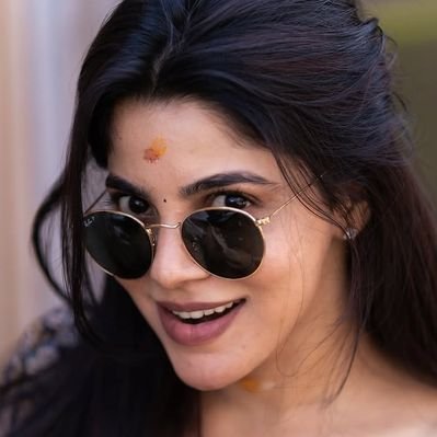 Divya Bharathi ✨🦋's profile picture