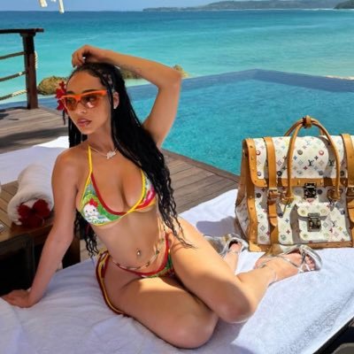 niasultana's profile picture