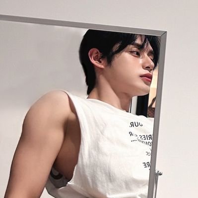 Jiwoong moment that could kill you's profile picture
