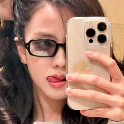lara's profile picture