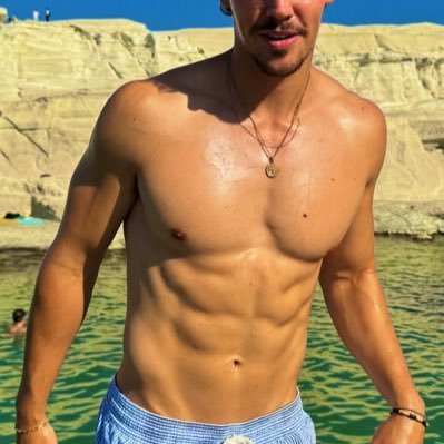 hotmalecelebs10's profile picture