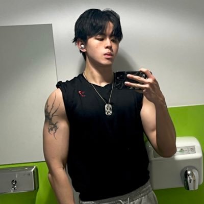 j's profile picture