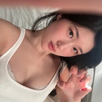 charmedbyahrii's profile picture