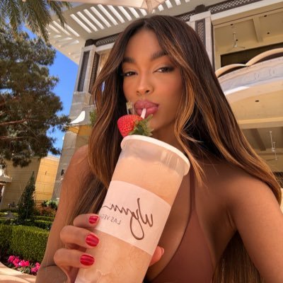 adanielasanttos's profile picture