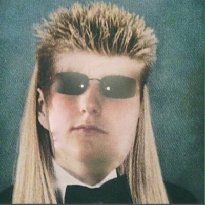 elhotzo's profile picture