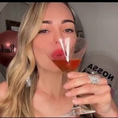 (⚡🩰🌷🧚♀️🌻🍷)'s profile picture